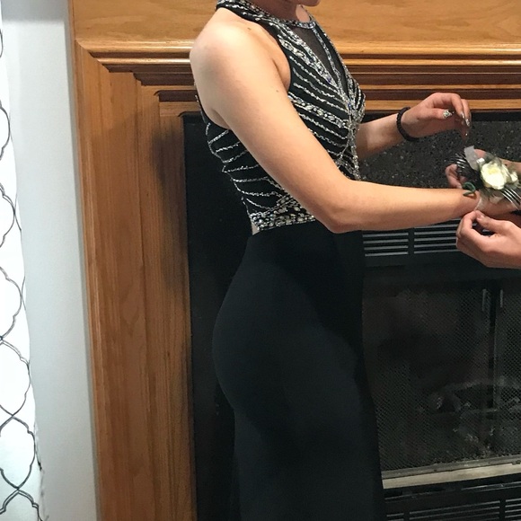 Prom dress, wore once perfect condition. PROM SEASON GIRLS - Picture 5 of 9